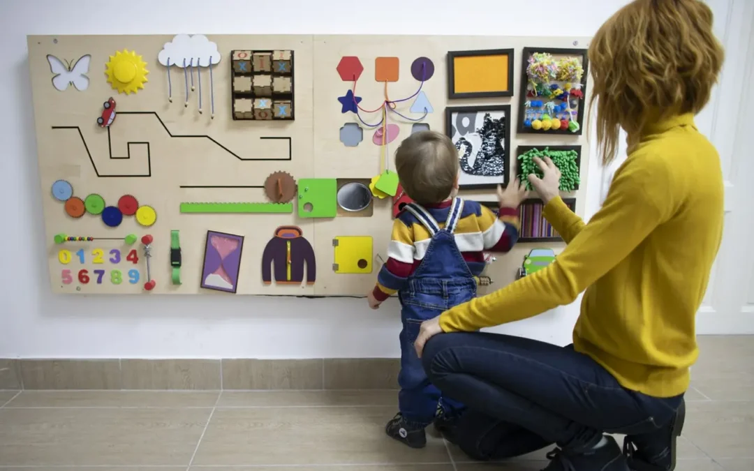 dziecko z tablicą manualną